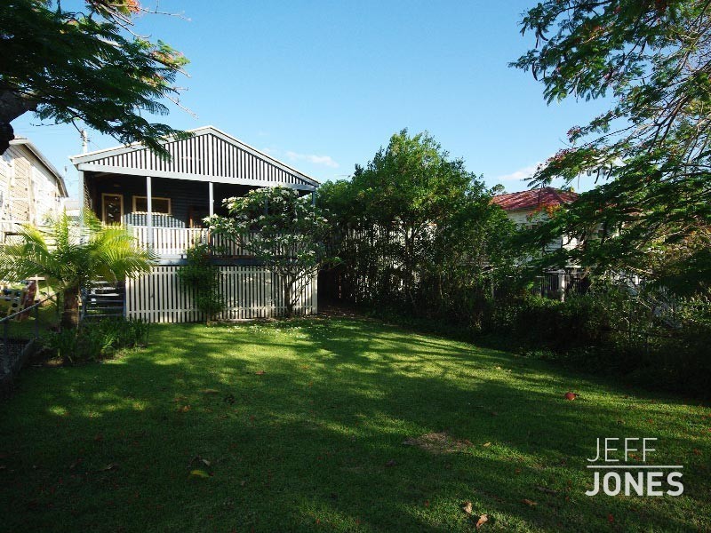 21 Thomas Street, Greenslopes QLD 4120