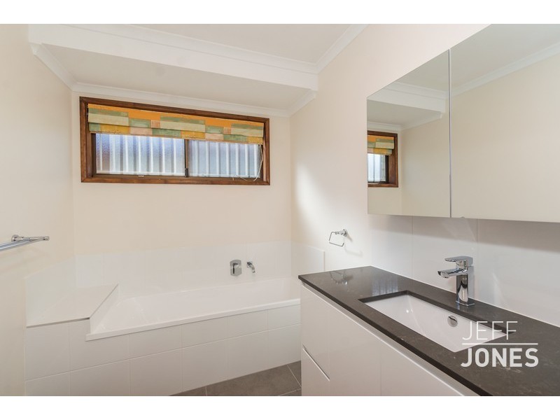 9 Caldicot Place, Carindale QLD 4152