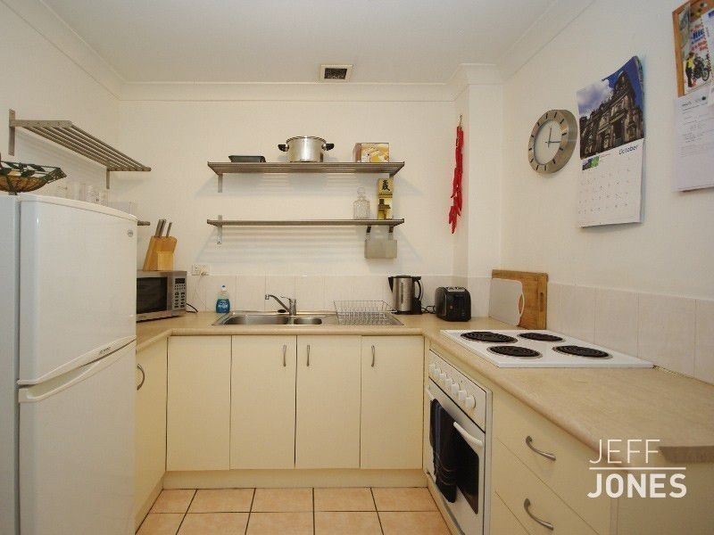 8/33 Lilly Street, Greenslopes QLD 4120