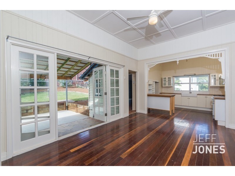 16 Beryl Crescent, Holland Park QLD 4121