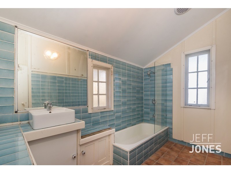 16 Beryl Crescent, Holland Park QLD 4121