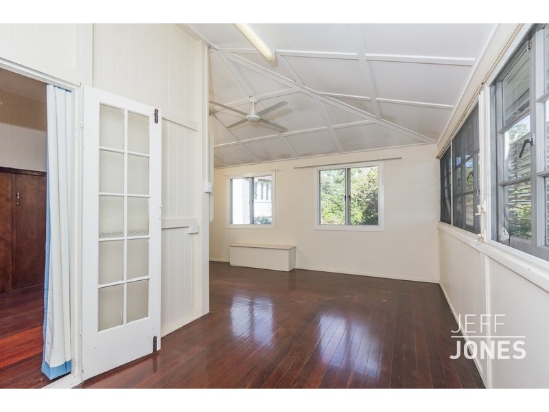 16 Beryl Crescent, Holland Park QLD 4121