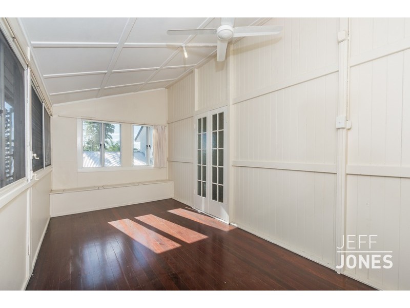 16 Beryl Crescent, Holland Park QLD 4121