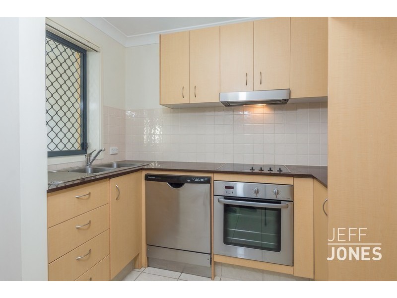 2/96 Marquis Street, Greenslopes QLD 4120