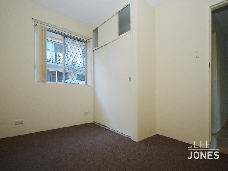 2/186 Juliette Street, Greenslopes QLD 4120