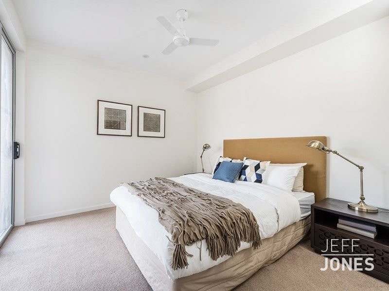 Unit 6 / 902 Logan Road, Holland Park QLD 4121