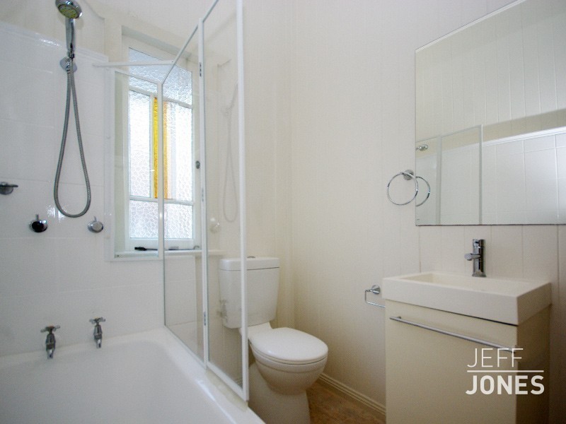 639 Logan Road, Greenslopes QLD 4120