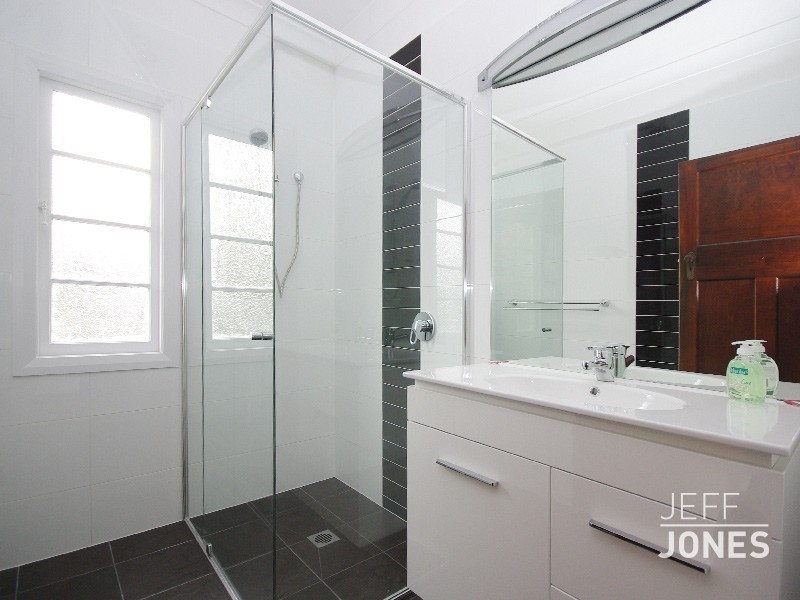 32 Drummond Street, Greenslopes QLD 4120