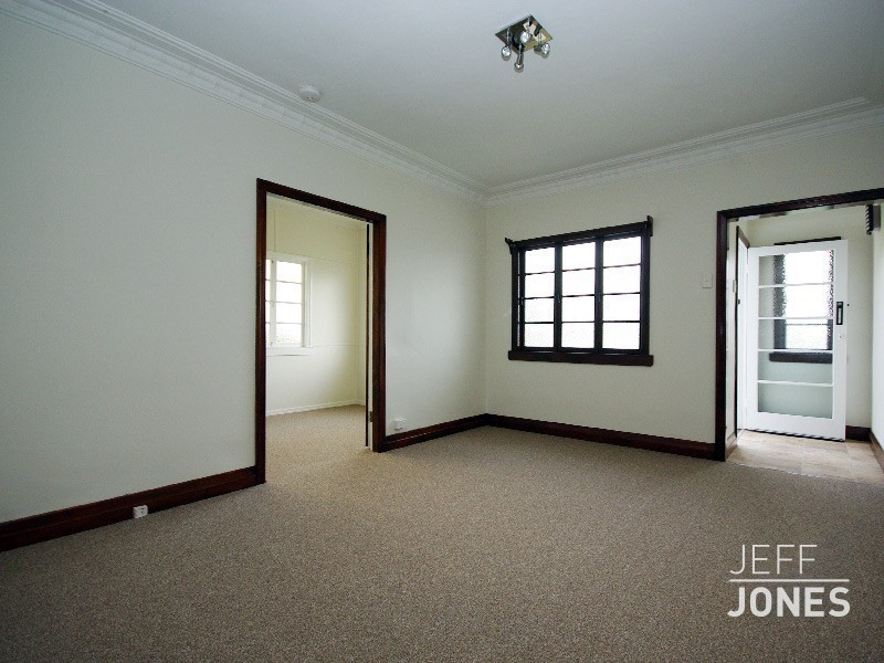 32 Drummond Street, Greenslopes QLD 4120