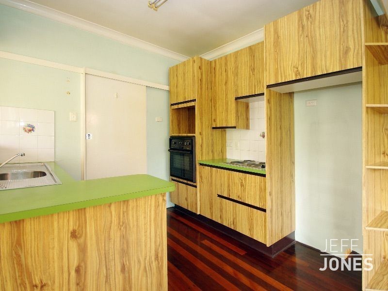 32 Nelson Street, Coorparoo QLD 4151