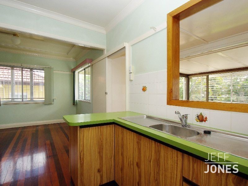 32 Nelson Street, Coorparoo QLD 4151