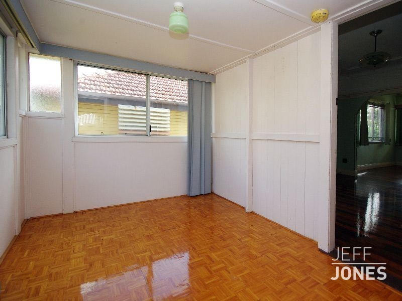 32 Nelson Street, Coorparoo QLD 4151