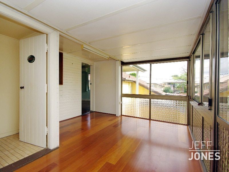 32 Nelson Street, Coorparoo QLD 4151