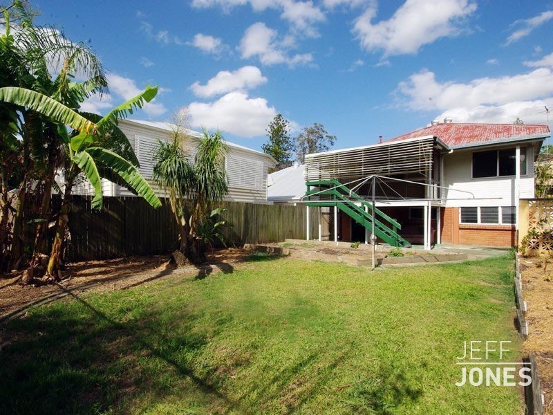32 Nelson Street, Coorparoo QLD 4151