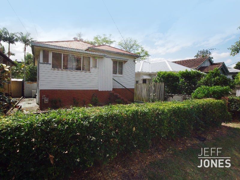 32 Nelson Street, Coorparoo QLD 4151