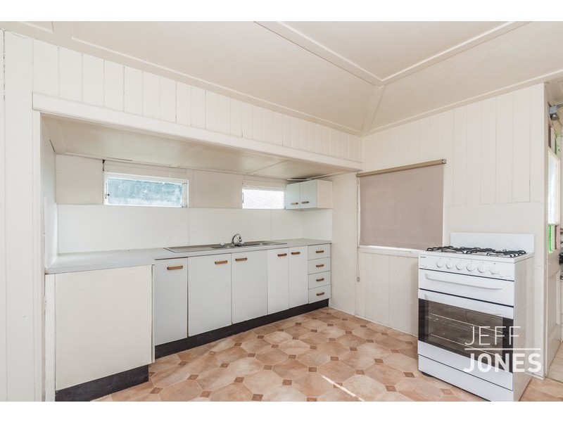 95 Old Cleveland Rd, Greenslopes QLD 4120