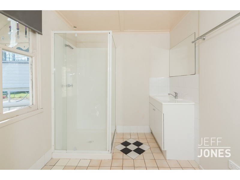 95 Old Cleveland Rd, Greenslopes QLD 4120
