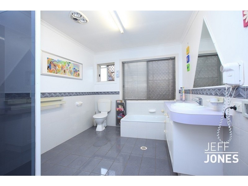 357 Pine Mountain Road, Carindale QLD 4152