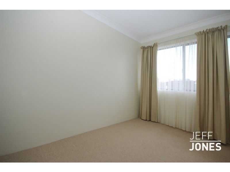 2/58 Peach Street, Greenslopes QLD 4120