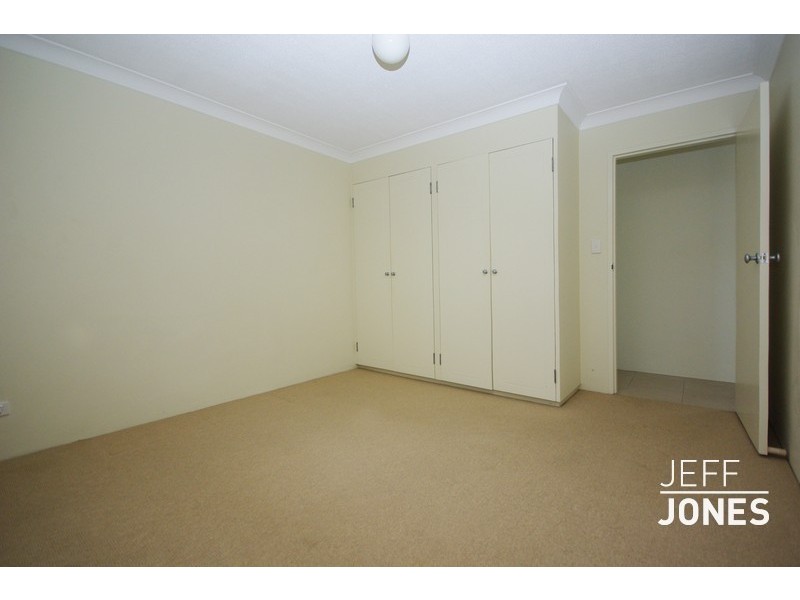 2/58 Peach Street, Greenslopes QLD 4120