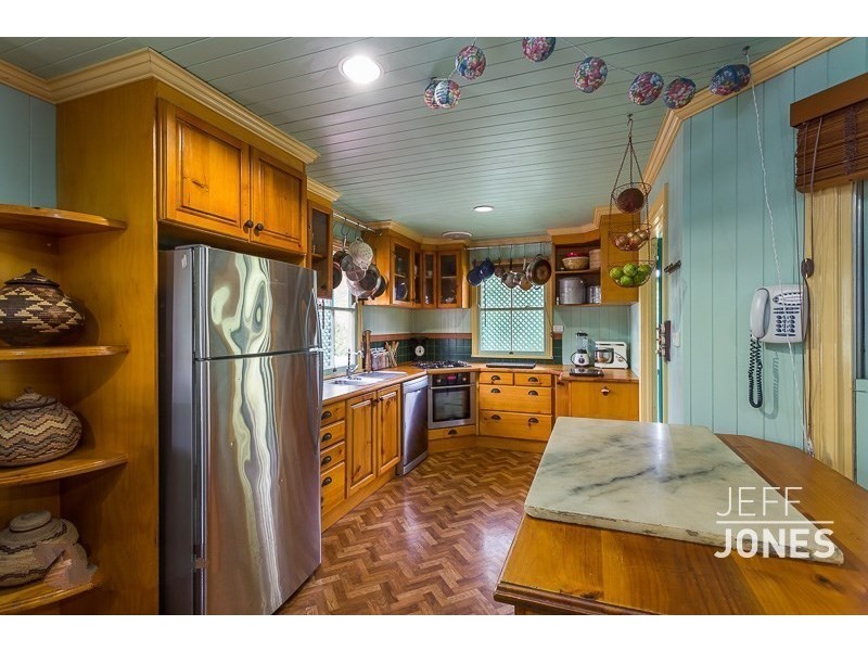 39 Knowsley Street, Greenslopes QLD 4120