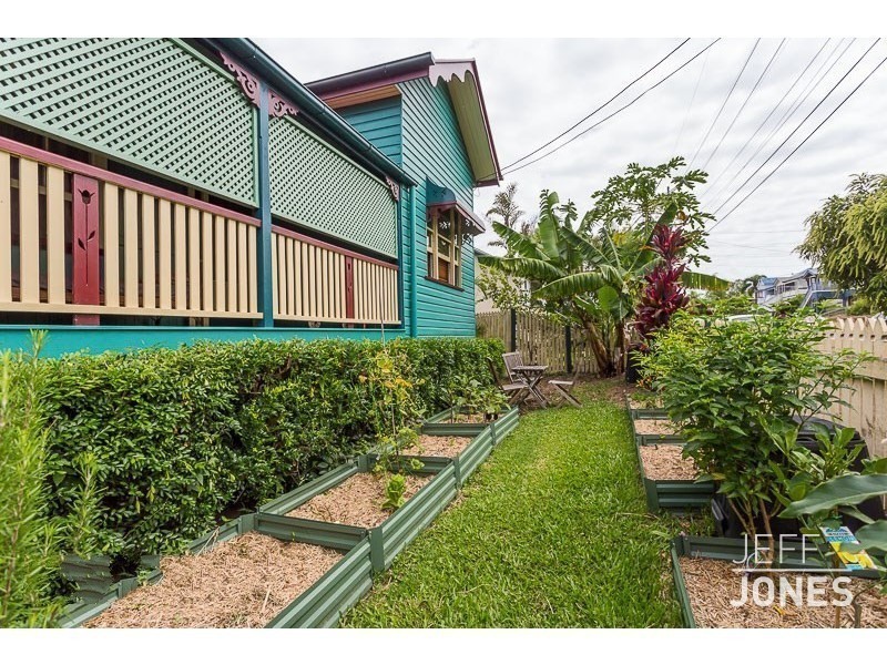 39 Knowsley Street, Greenslopes QLD 4120