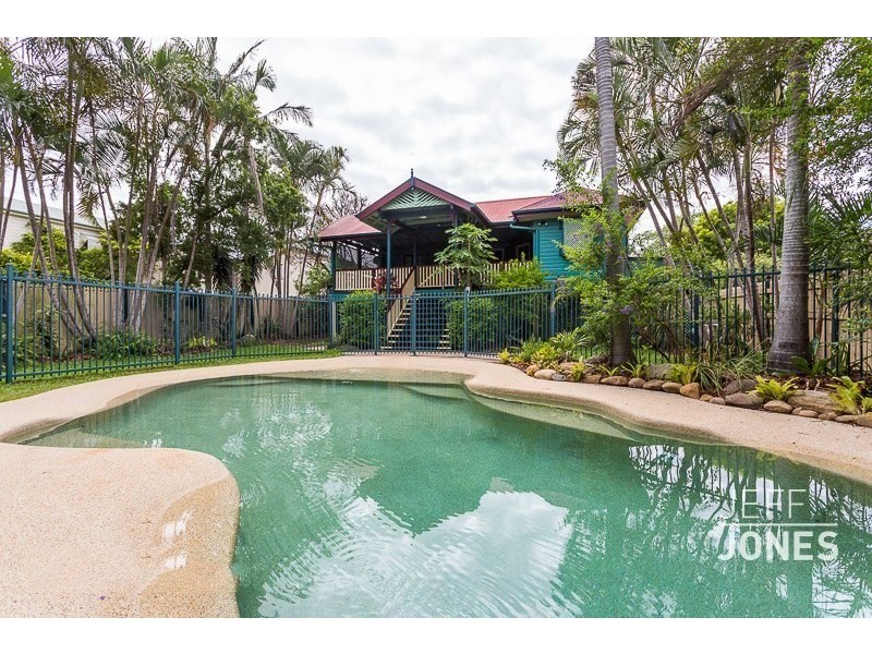39 Knowsley Street, Greenslopes QLD 4120