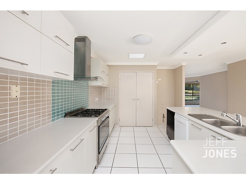 6 O’Connor Crescent, Mansfield QLD 4122