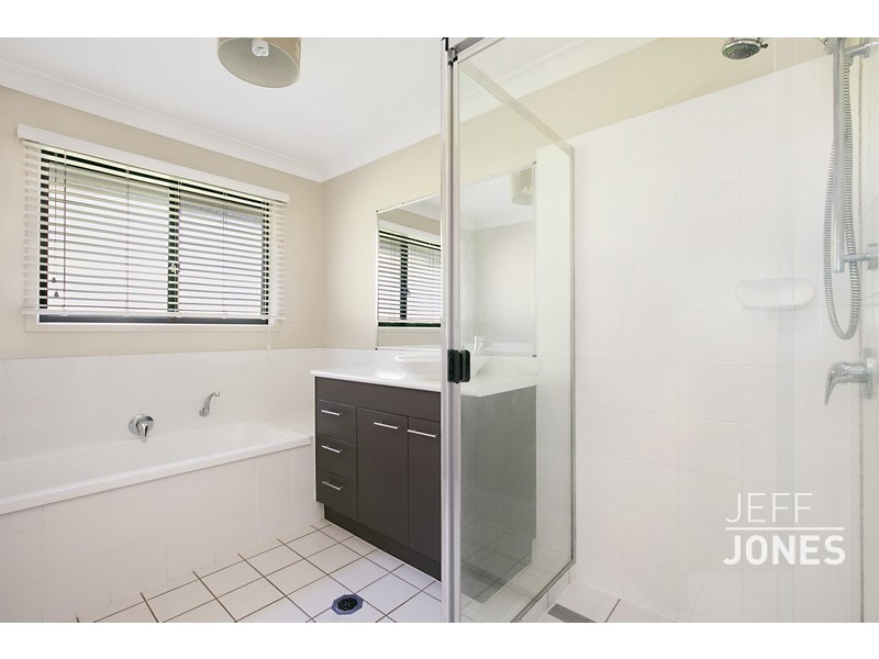 6 O’Connor Crescent, Mansfield QLD 4122