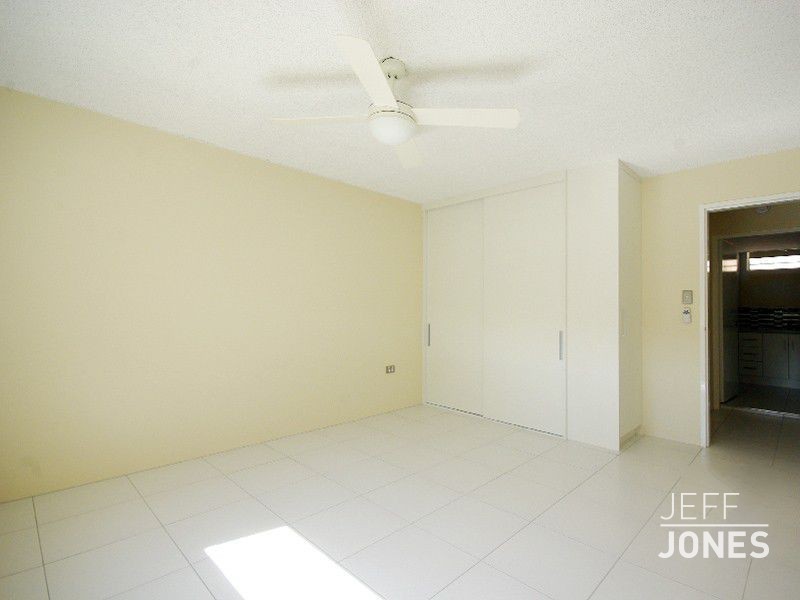 2/47 Denman Street, Greenslopes QLD 4120