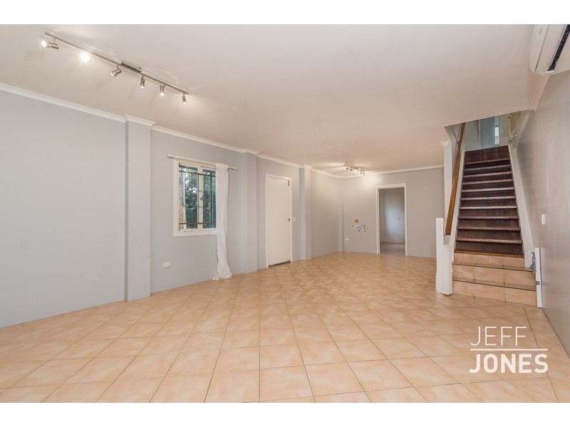 82 Nicholson Street, Greenslopes QLD 4120