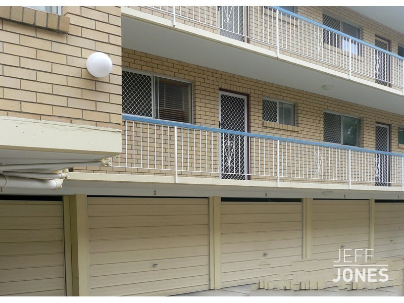 2/81 Kitchener Street, Coorparoo QLD 4151