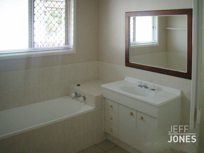 20 Liverpool Street, Eight Mile Plains QLD 4113