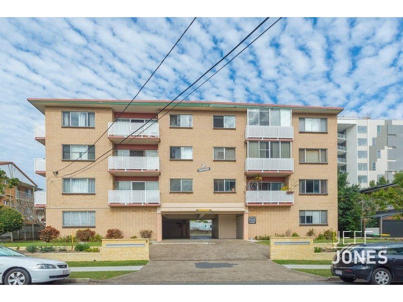 2/8 Regina Street, Greenslopes QLD 4120