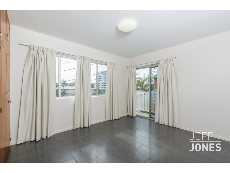 2/8 Regina Street, Greenslopes QLD 4120