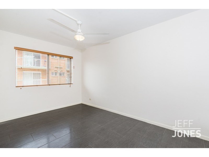 2/8 Regina Street, Greenslopes QLD 4120