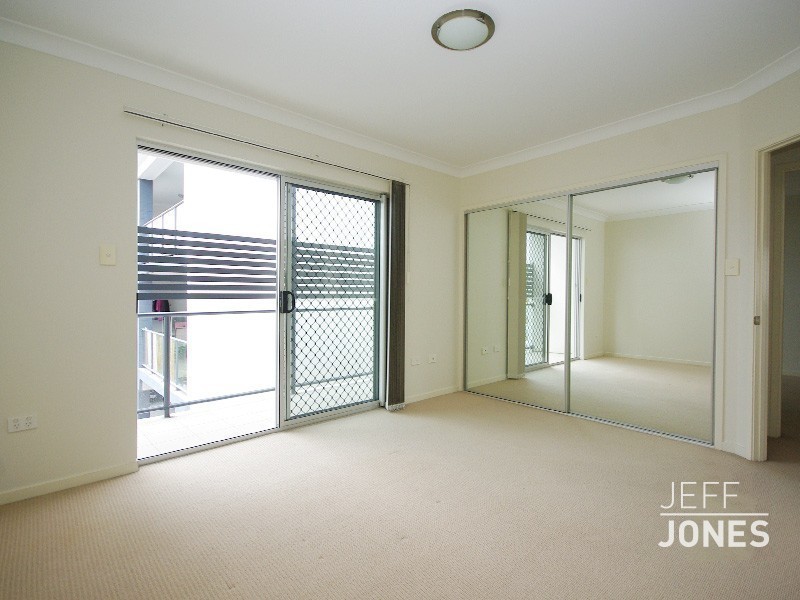 19/76 Old Cleveland Road, Greenslopes QLD 4120