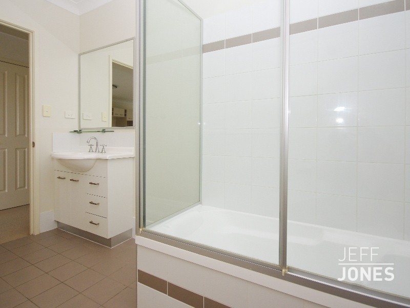 19/76 Old Cleveland Road, Greenslopes QLD 4120