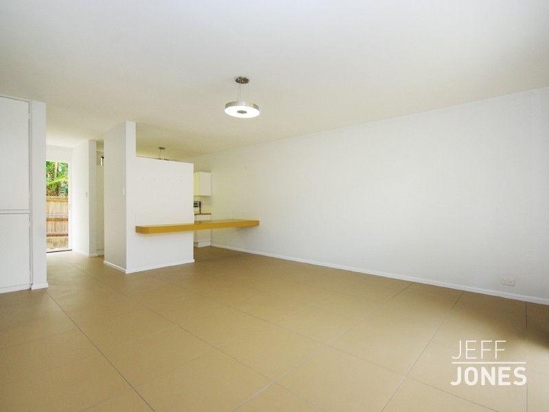 2/33 Dansie Street, Greenslopes QLD 4120