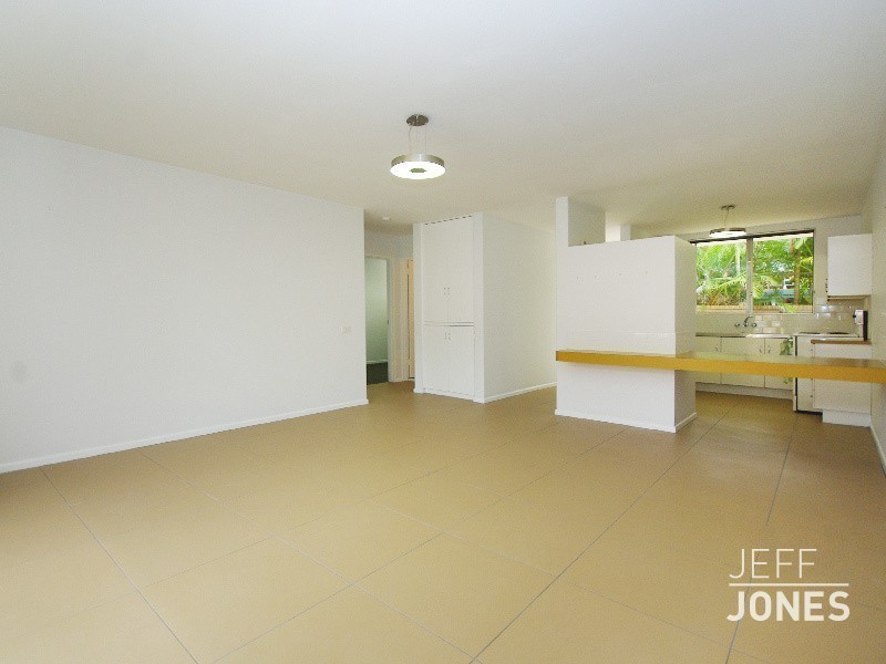 2/33 Dansie Street, Greenslopes QLD 4120