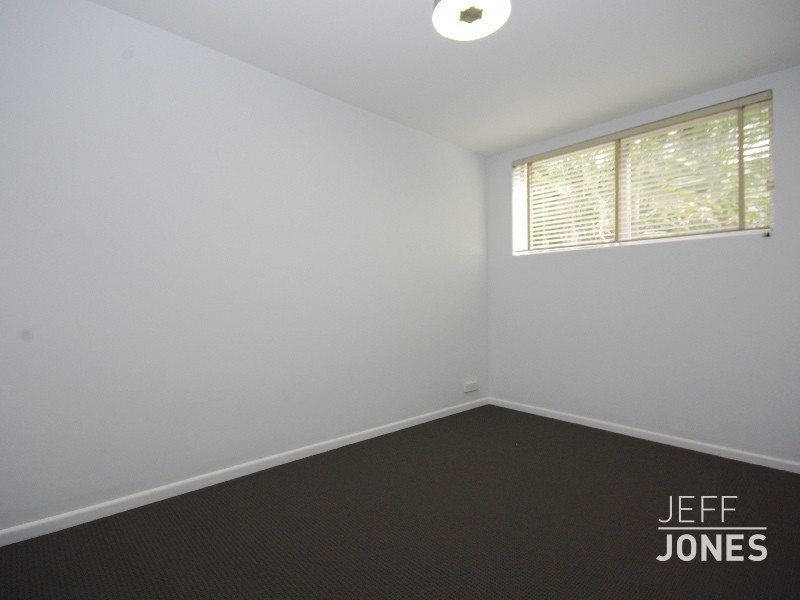 2/33 Dansie Street, Greenslopes QLD 4120