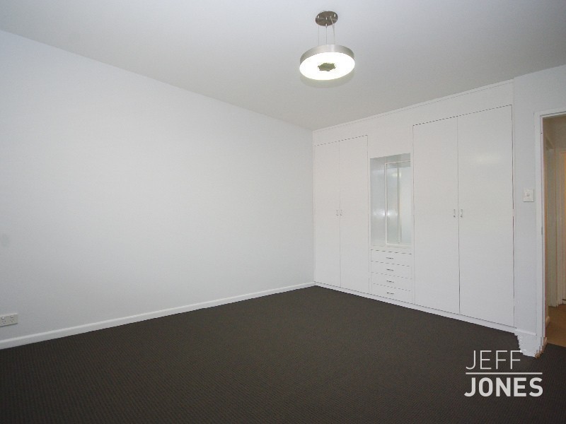 2/33 Dansie Street, Greenslopes QLD 4120