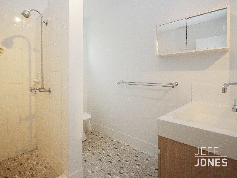 2/33 Dansie Street, Greenslopes QLD 4120