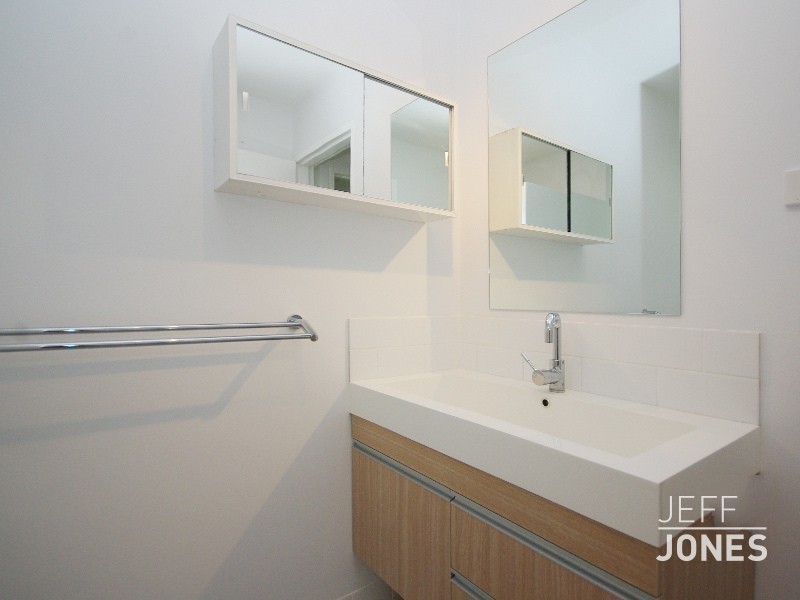 2/33 Dansie Street, Greenslopes QLD 4120