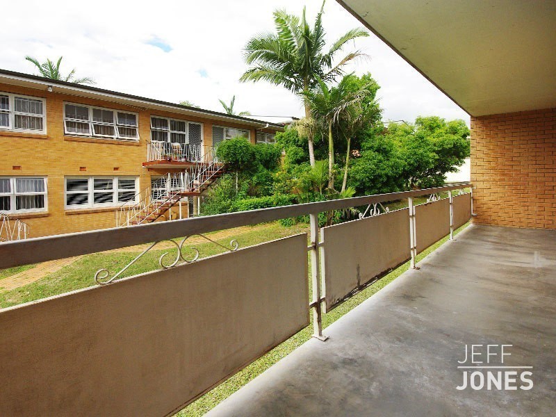 2/33 Dansie Street, Greenslopes QLD 4120