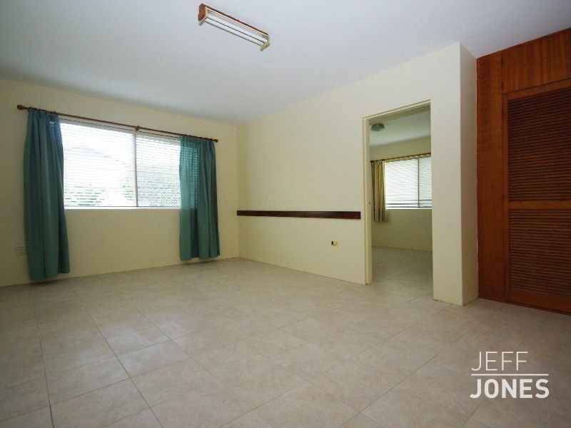 1/4 Stamford Street, Yeerongpilly QLD 4105