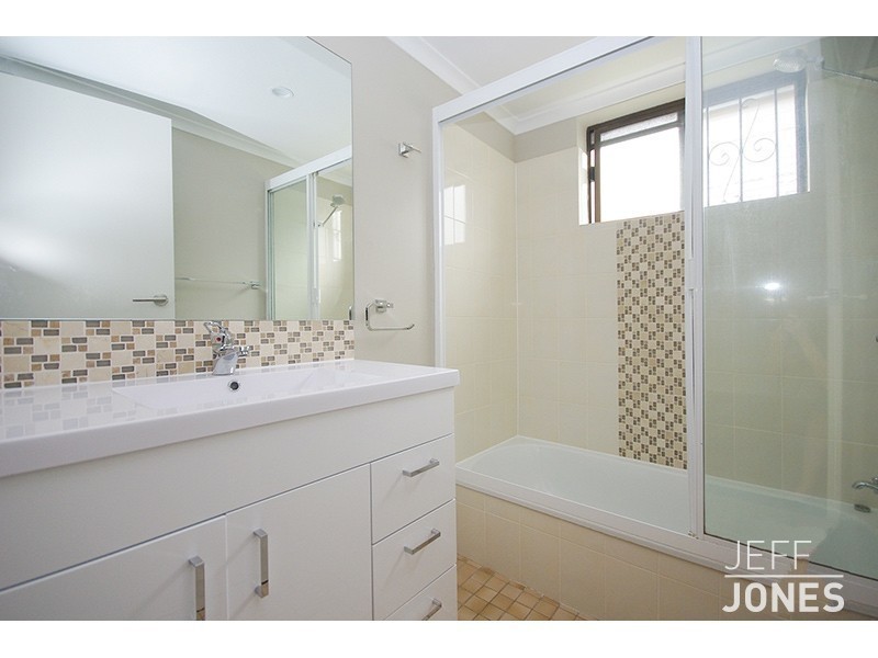 1/84 Victoria Terrace, Greenslopes QLD 4120