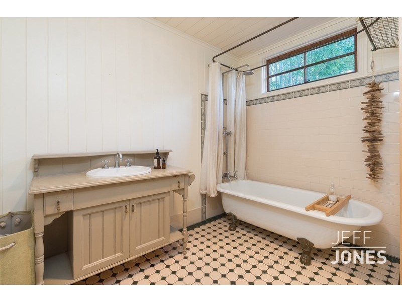 6 Susan Street, Greenslopes QLD 4120