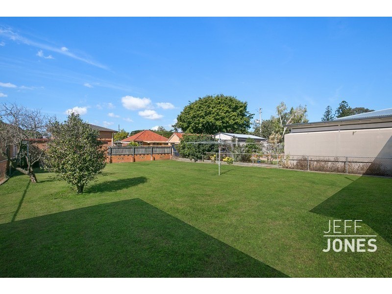 20 William Parade, Fairfield QLD 4103