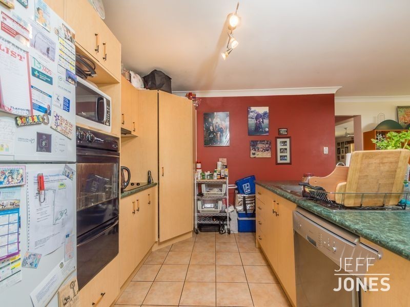 6 Crown Place, Carindale QLD 4152